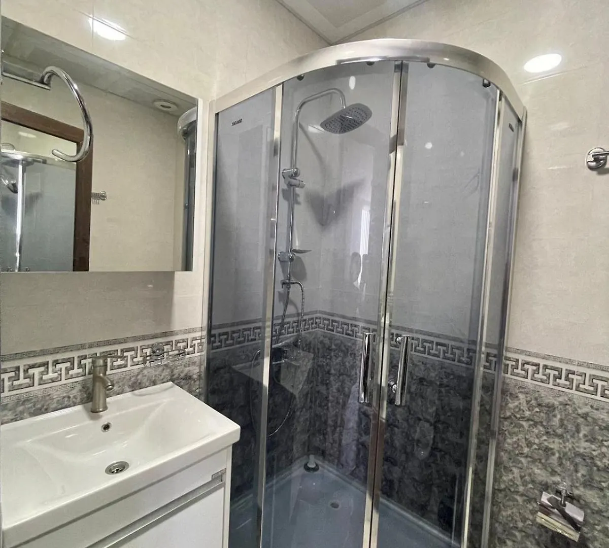 Konukevi Villa Pheria Batum Gürcistan