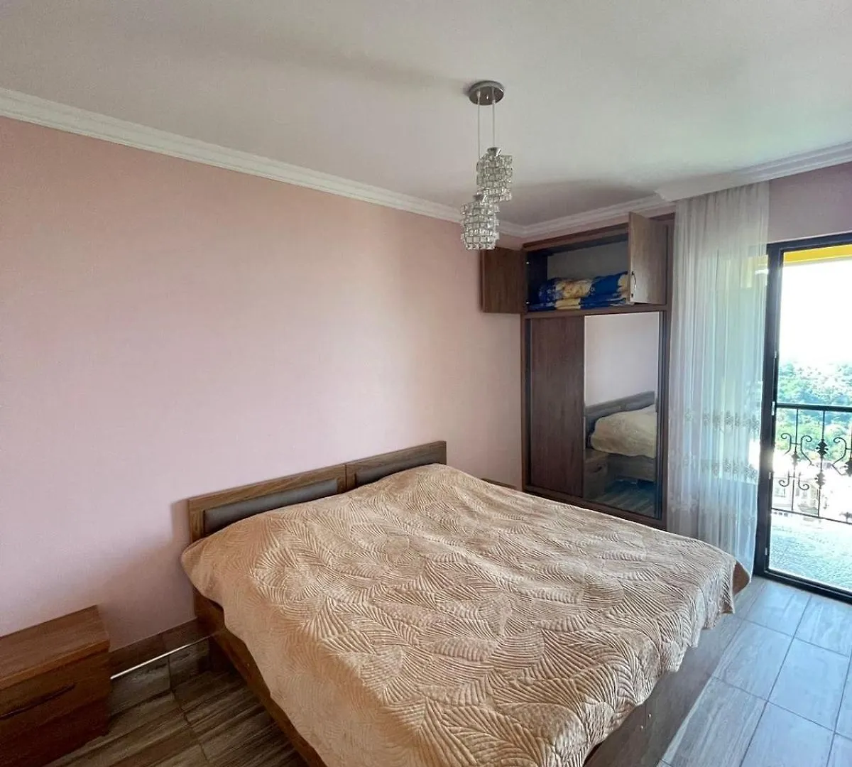 Konukevi Villa Pheria Batum